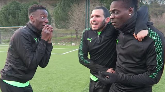 Quand Balotelli se fait humilier par un freestyler…