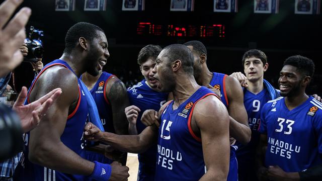 Anadolu Efes'in uzatmadaki şovu galibiyeti getirdi