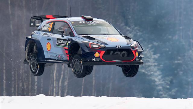 Neuville crash sets up three-way fight for win