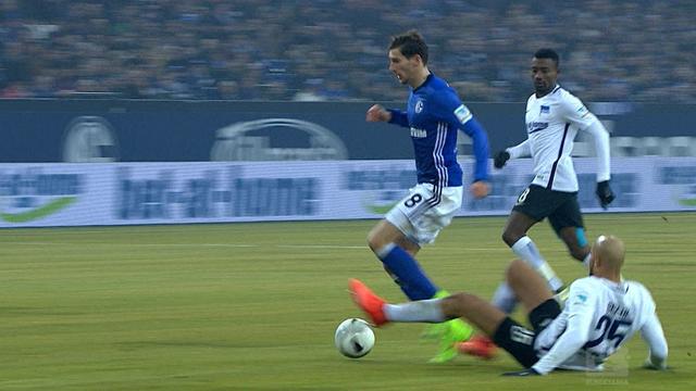 Top 5 Bundesliga goals: Robben and Chicharito star Top 5 Bundesliga goals: Robben and Chicharito star