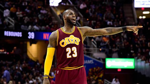 LeBron James'in 50. kariyer "triple-double"ı galibiyete yetmedi