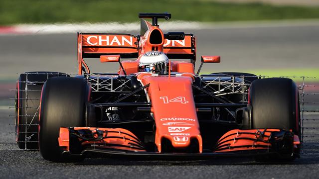 El McLaren vuelve a dejar tirado a Alonso en el último día de test