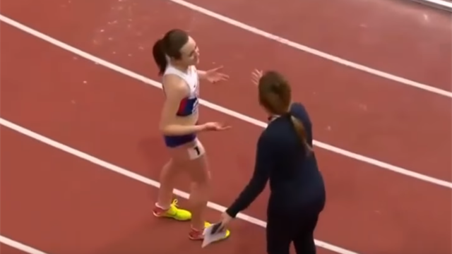 Спортсменка убежала от организатора ЧЕ, которая не давала ей совершить круг почета