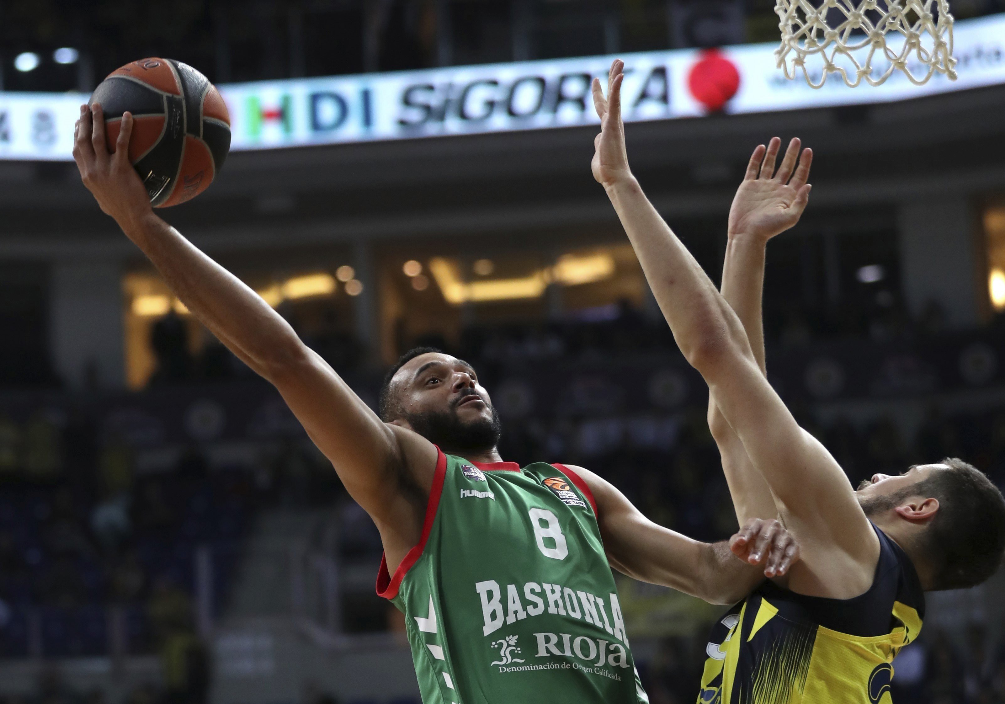 El Baskonia sorprende al Fenerbahce