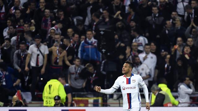 Une-deux avec Lacazette et frappe parfaite : la superbe égalisation de Tolisso