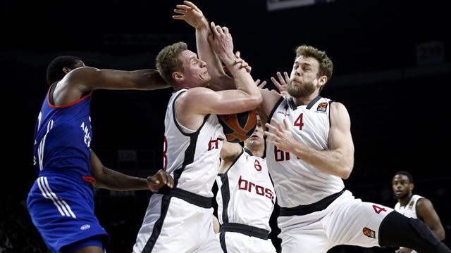 Anadolu Efes play-off'u ateşe attı