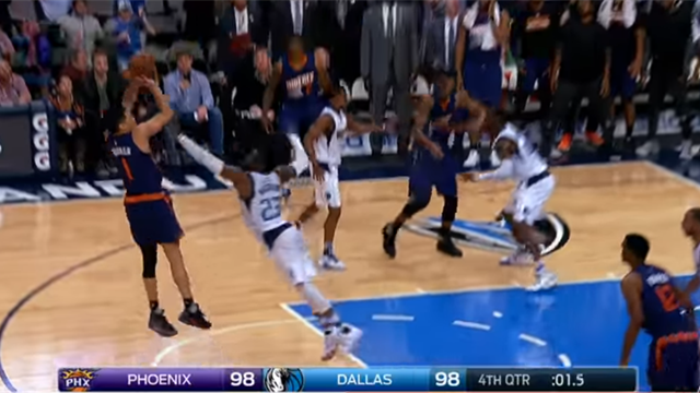 La giocata della notte NBA: Devin Booker batte la sirena e i Dallas Mavericks