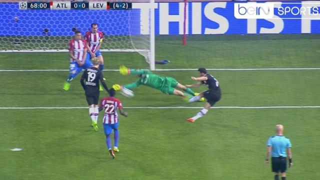 La triple parada de Oblak que asombró a Europa... y a Casillas
