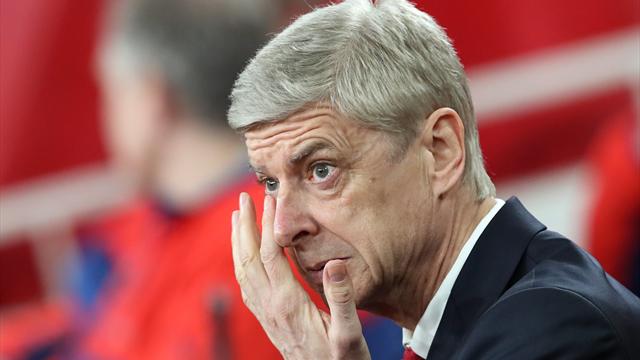 En plein match d’Arsenal, deux avions adressent un message à Wenger