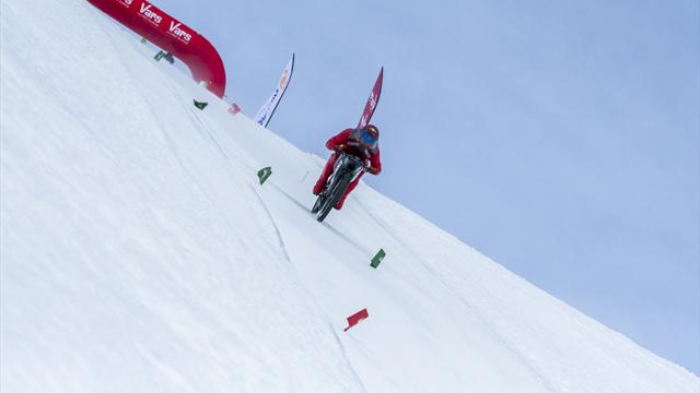 227,72 km/h: Franzose Barone rast Skipiste mit dem Fahrrad hinunter
