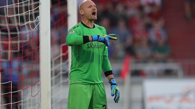 Würzburg: Kickers-Keeper Wulnikowski mit Kreuzbandriss