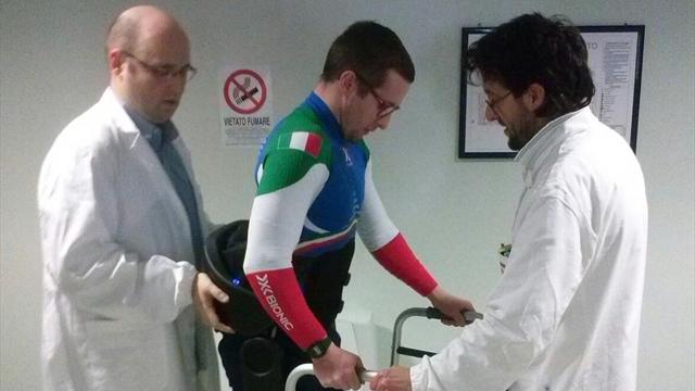 Ex promessa del biathlon è tornato a camminare grazie a tecnologia e solidarietà
