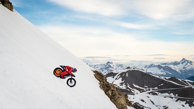 Flashé à 227,72 km/h, le "Baron Rouge" a repoussé les limites de la folie Flashé à 227,72 km/h, le "Baron Rouge" a repoussé les limites de la folie
