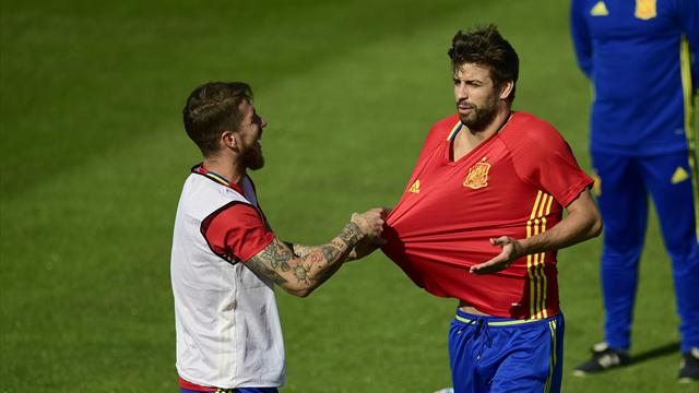 Piqué e Sergio Ramos, il duello che infiamma il Clasico Piqué e Sergio Ramos, il duello che infiamma il Clasico