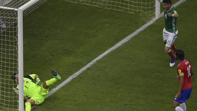 México-Costa Rica: Keylor Navas no despeja las dudas (2-0)