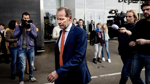 Blind prend la porte