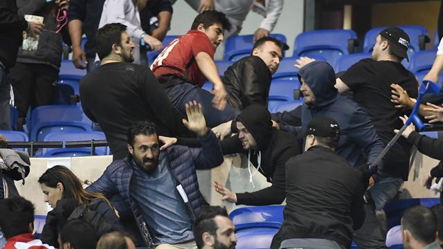 Lyon et Besiktas punis par l'UEFA : une exclusion des Coupes d'Europe à la prochaine incartade
