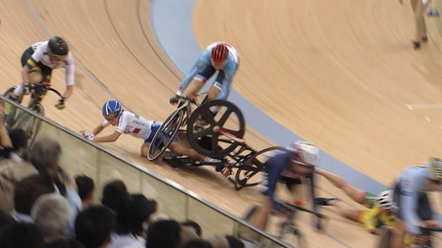 Botta tremenda per Elisa Balsamo nell'Omnium: cade e si strappa i pantaloncini Botta tremenda per Elisa Balsamo nell'Omnium: cade e si strappa i pantaloncini