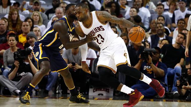 La giocata della notte: alley-oop di James in scioltezza