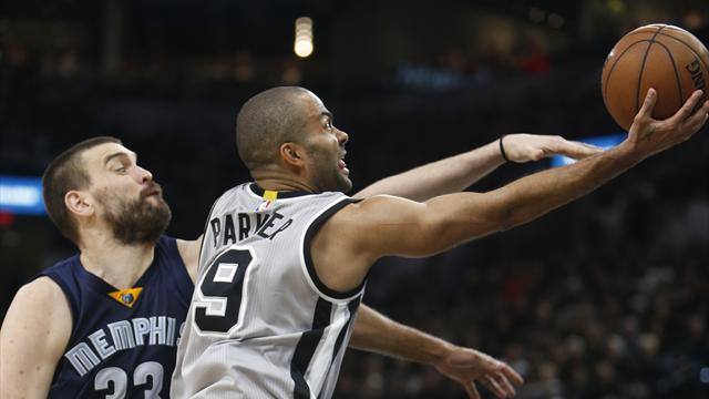 Des débuts rêvés pour San Antonio et Parker, Utah s'en sort sans Gobert