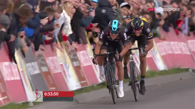 En bon tacticien, Gilbert a attendu le moment parfait pour régler Kwiatkowski au sprint En bon tacticien, Gilbert a attendu le moment parfait pour régler Kwiatkowski au sprint
