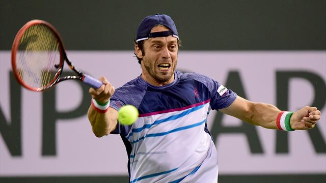 Lorenzi tiene vive le speranze dell'Italia e vola al secondo turno