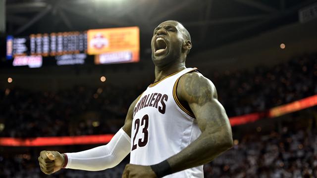 I risultati della notte: Memphis accorcia contro gli Spurs, LeBron firma il 3-0 in rimonta