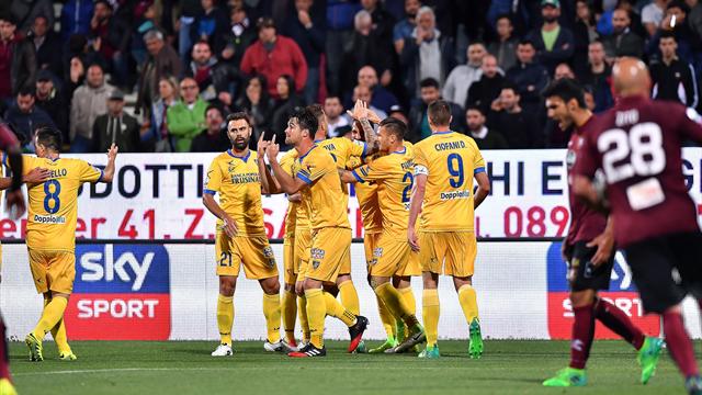 Il Frosinone sbanca l'Arechi e risponde al Verona: 3-1 alla Salernitana