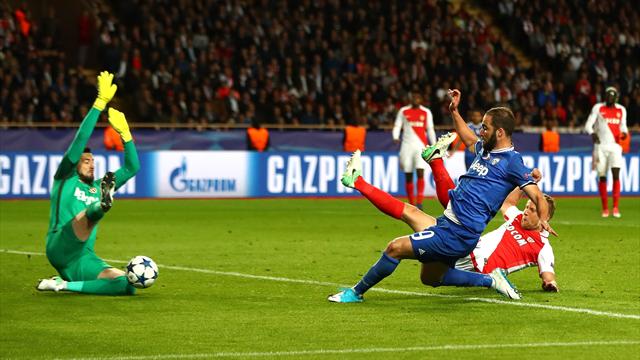 Encore un caviar de Dani Alves et encore Higuain à la finition : le but du 2-0 en vidéo