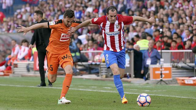 Godín, sancionado con tres partidos