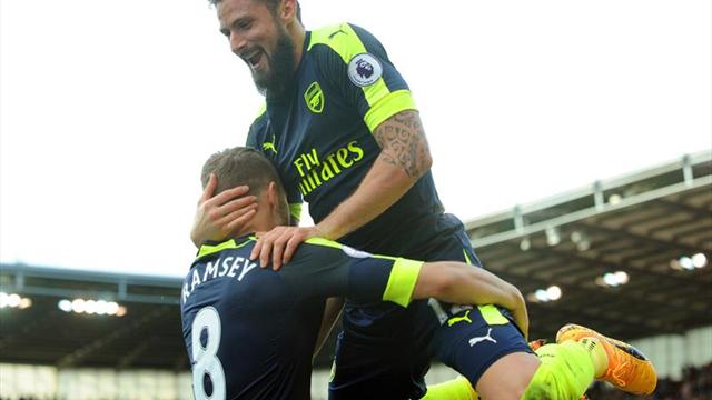 El Arsenal golea al Stoke y aprieta la pelea por la Liga de Campeones