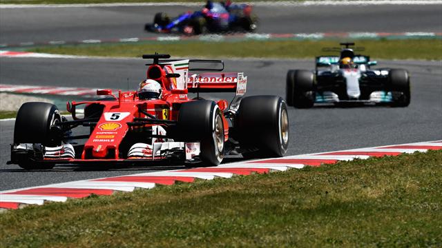 Ricciardo 'envious' of Mercedes-Ferrari fight Ricciardo 'envious' of Mercedes-Ferrari fight