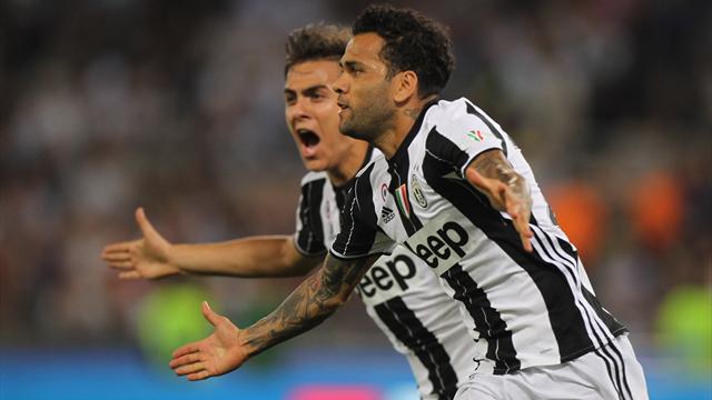Dani Alves verso l'addio alla Juventus: si tratta la rescissione contrattuale
