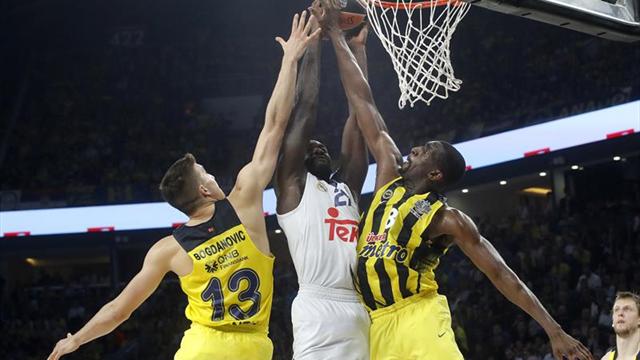 84-75. El 'solitario' Llull no pudo evitar la debacle del Madrid