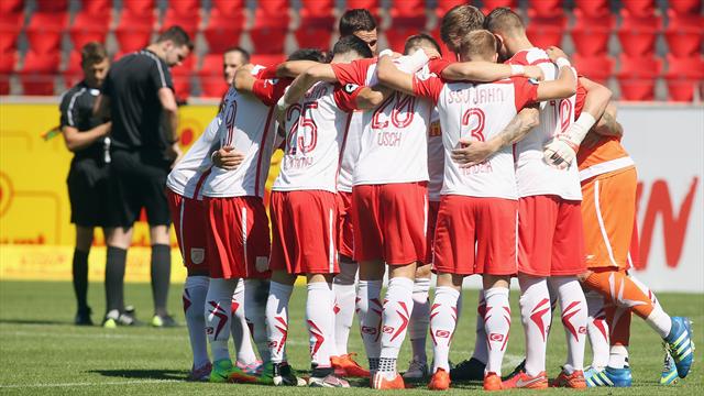 Geipel sichert Regensburg die Relegation - Paderborn steigt erneut ab