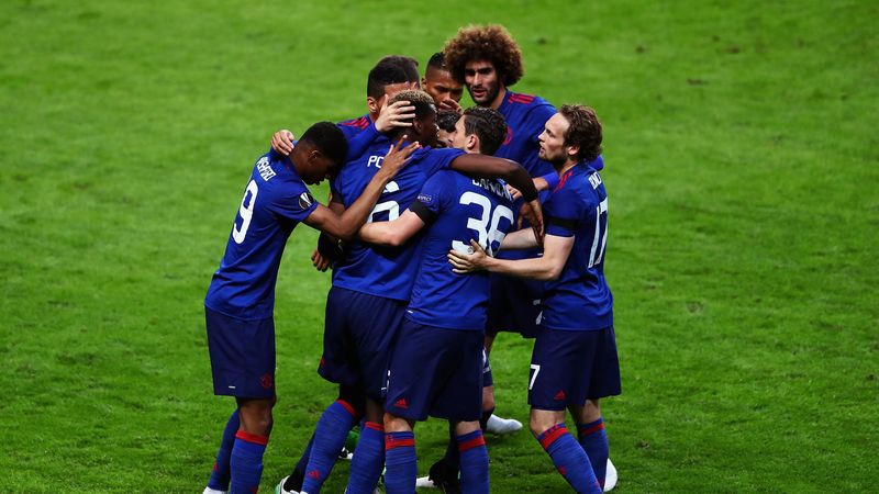 Manchester United celebrate Paul Pogba's opener