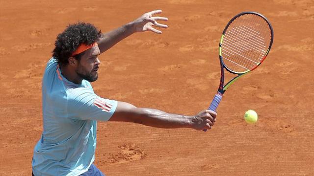 Tsonga avanza a la final en Lyon; se enfrentará a Tomas Berdych Tsonga avanza a la final en Lyon; se enfrentará a Tomas Berdych