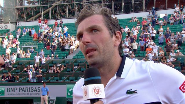 L’émotion de Julien Benneteau, au bord des larmes après son match contre Lucas Pouille