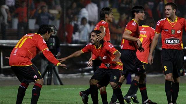 Católica golea a Petrolero y lo despacha de la Copa Católica golea a Petrolero y lo despacha de la Copa