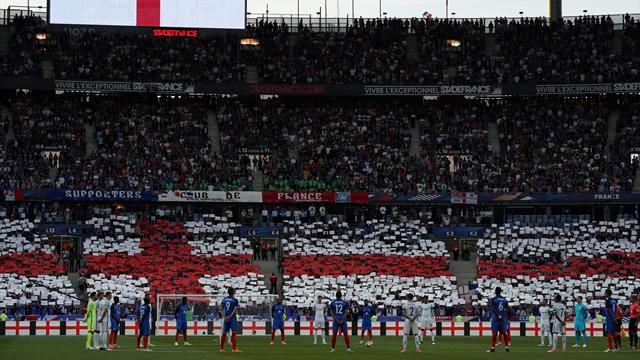 Drapeaux, bannière et « Don’t look back in anger » : un Stade de France plus anglais que jamais