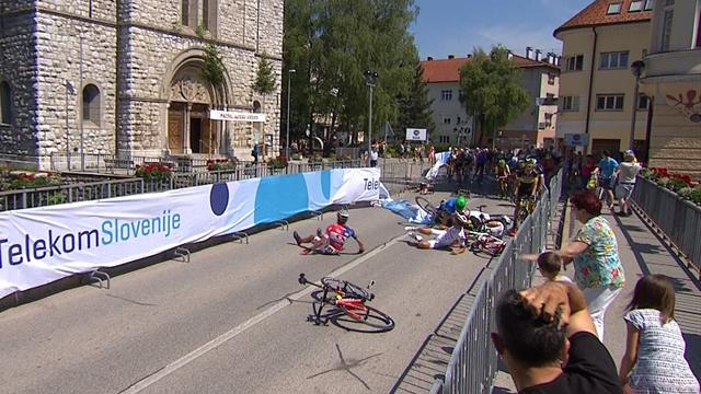 Tour of Slovenia: Sam Bennett claims Stage 1 after huge crash Tour of Slovenia: Sam Bennett claims Stage 1 after huge crash