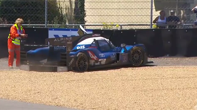 Et si l'Alpine n°35 ratait le podium sur cette sortie de piste... Et si l'Alpine n°35 ratait le podium sur cette sortie de piste...