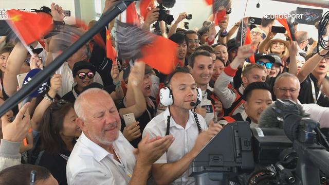 Scènes de liesse au sein de l'équipe Jackie Chan DC après la victoire en LMP2 Scènes de liesse au sein de l'équipe Jackie Chan DC après la victoire en LMP2