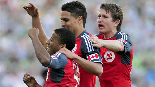 Toronto FC siente presión del Fire; Sporting Kansas City mantiene ventaja