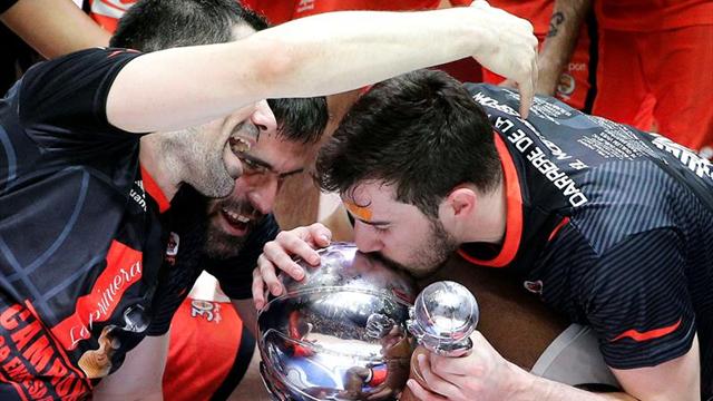 El Valencia anuncia la renovación unilateral de San Emeterio, Rafa Martínez y Vives