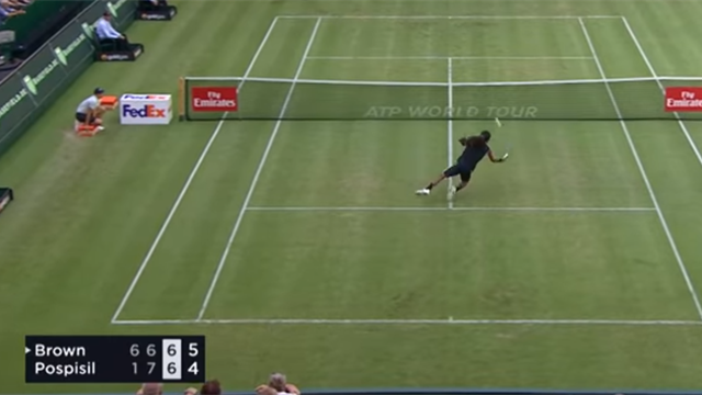 Volée con tuffo: Dustin Brown dà sempre spettacolo