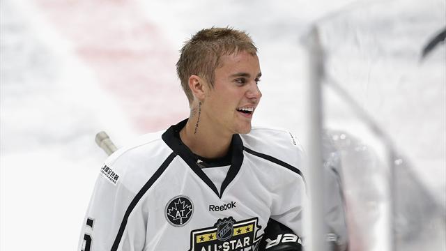 Justin Bieber: partitella a hockey a Milano e pizza per tutti
