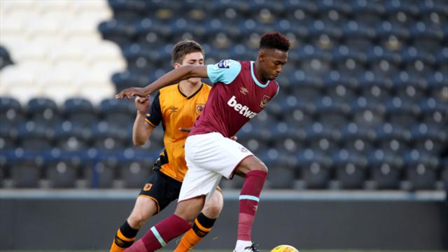 Gladbach signs English prospect Reece Oxford on loan deal