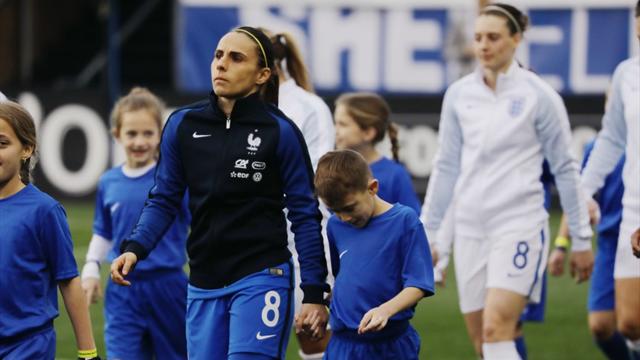 La joueuse de l’équipe de France, Jessica Houra, sera en live Facebook à Clairefontaine dès 13h30