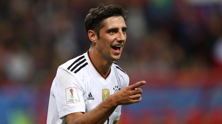 Lars Stindl celebrates his goal